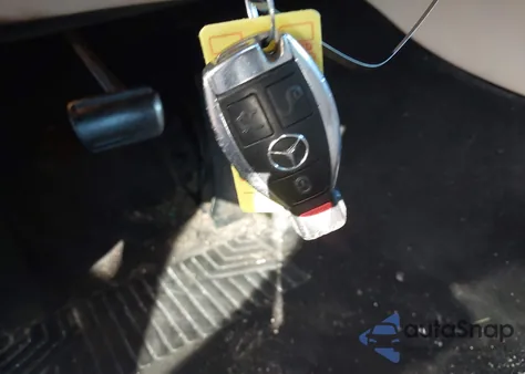 2015 Mercedes-Benz C 300 4Matic из США, поврежденный, VIN 55SWF4KB2FU025909